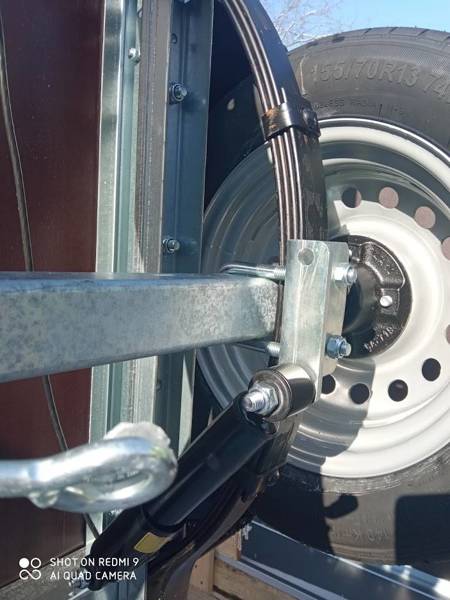 Remorque 3 motos UNITRAILER Moto 3/R – 3 rails, essieu à amortisseurs – Image 2